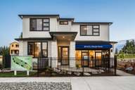 The Nines at Camas Meadows por Pacific Lifestyle Homes en Portland-Vancouver Washington
