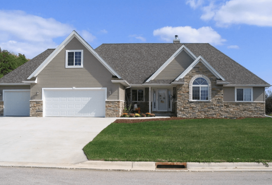 casa en Pekarske Builders por Pekarske Builders Inc.