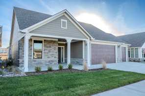 727 E Lexington Ln (Promenade III)