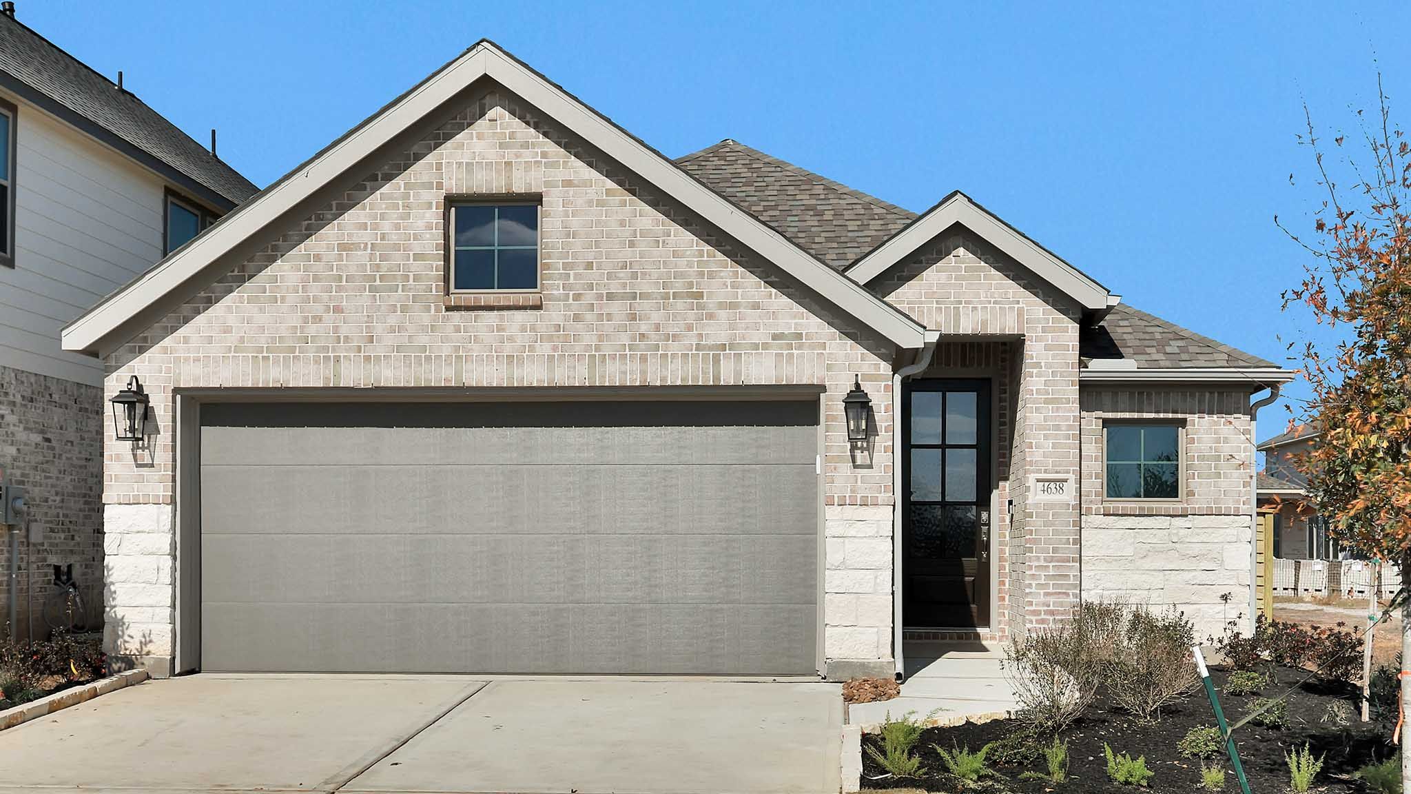 1722W - Austin Point 40': Richmond, Texas - Perry Homes