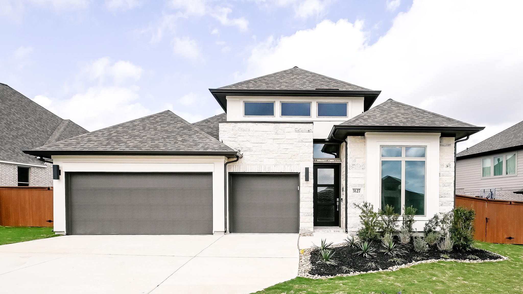 3127 Bee Hill (2695W)