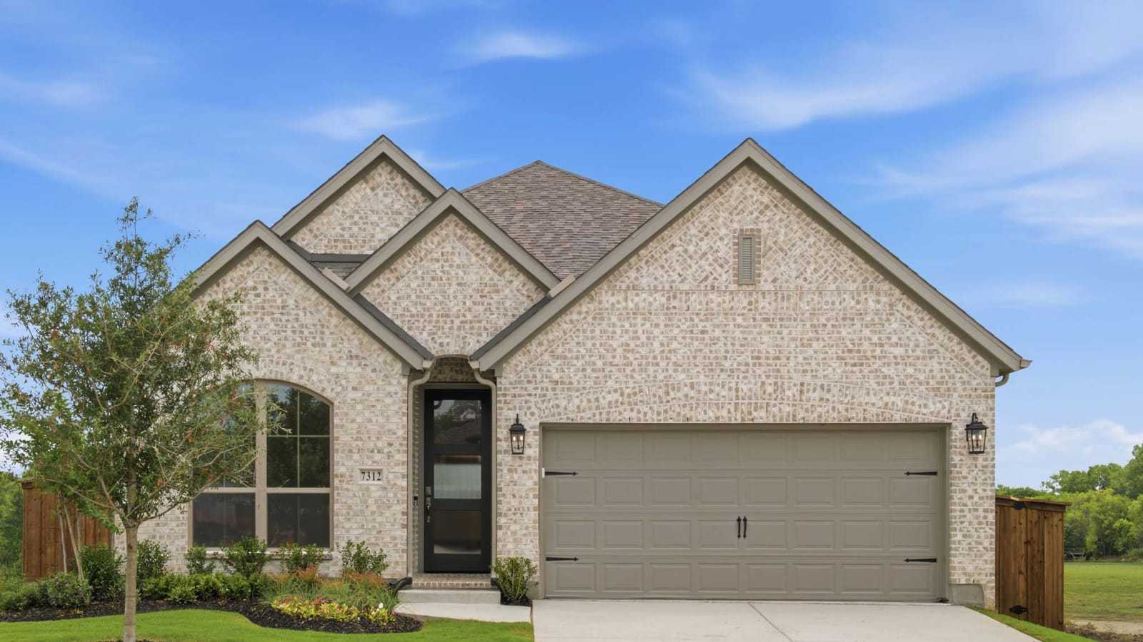 1950W - Trinity Falls At Province Woods 45': McKinney, Texas - Perry Homes