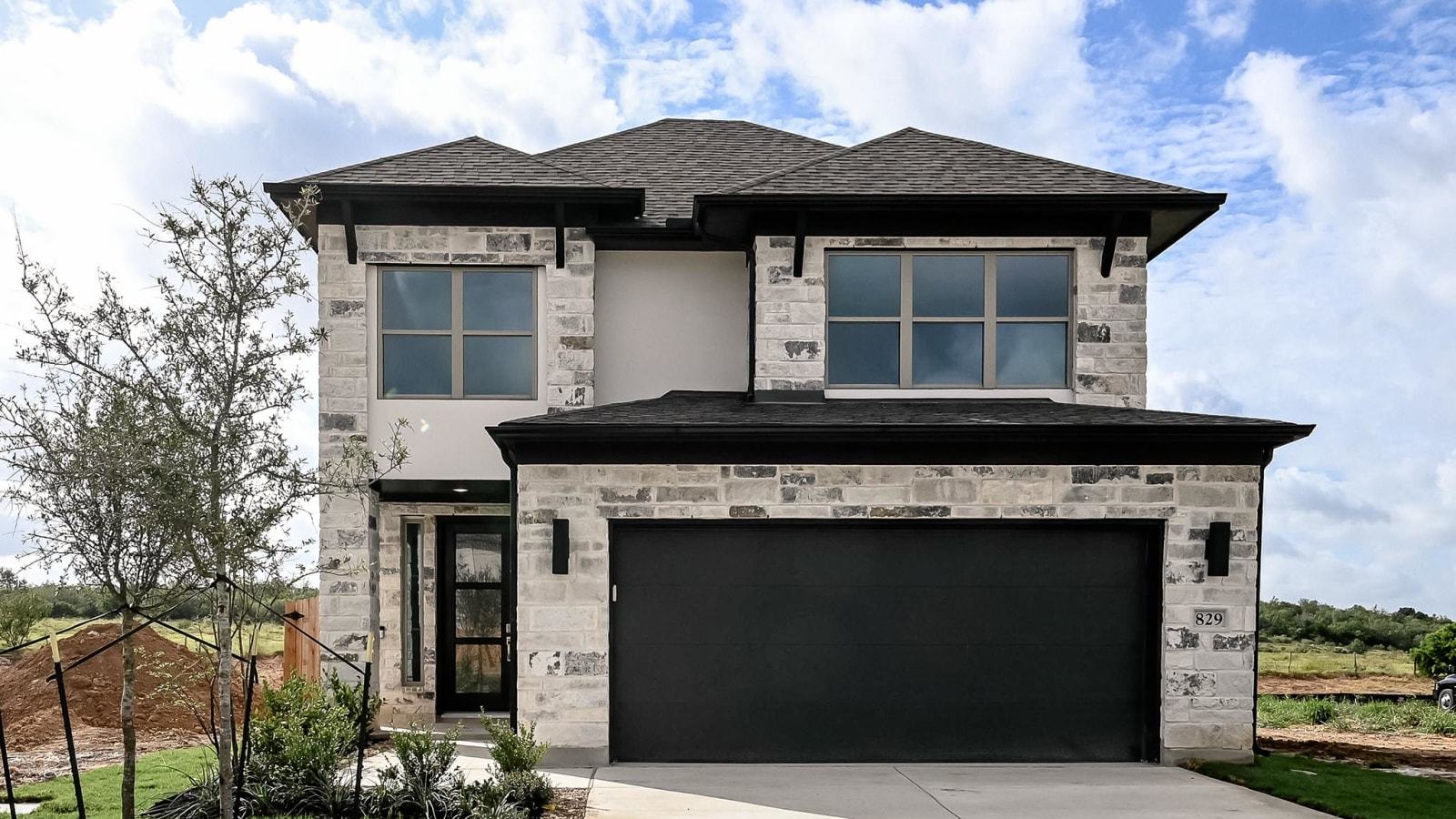 829 Woodland Lakes (2585W)