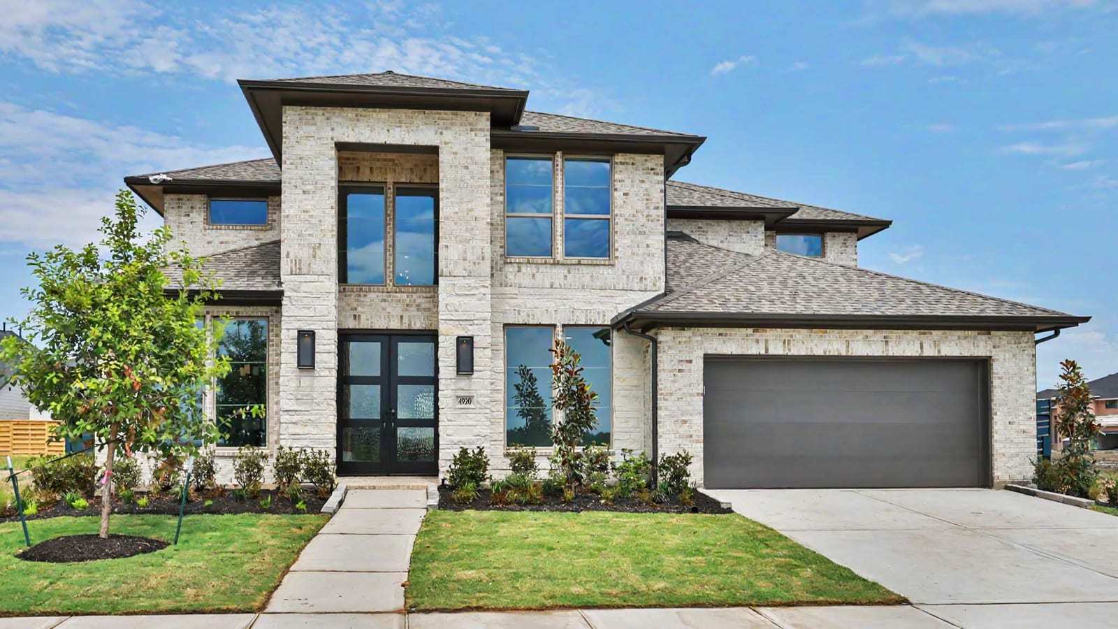 4930 Sunrise Avenue (4016W)