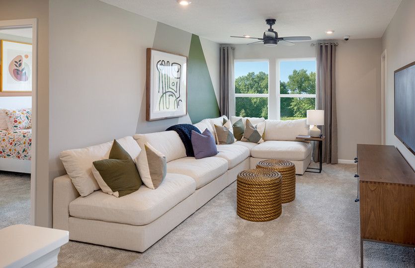 Spacious Loft, Perfect for Movie Night
