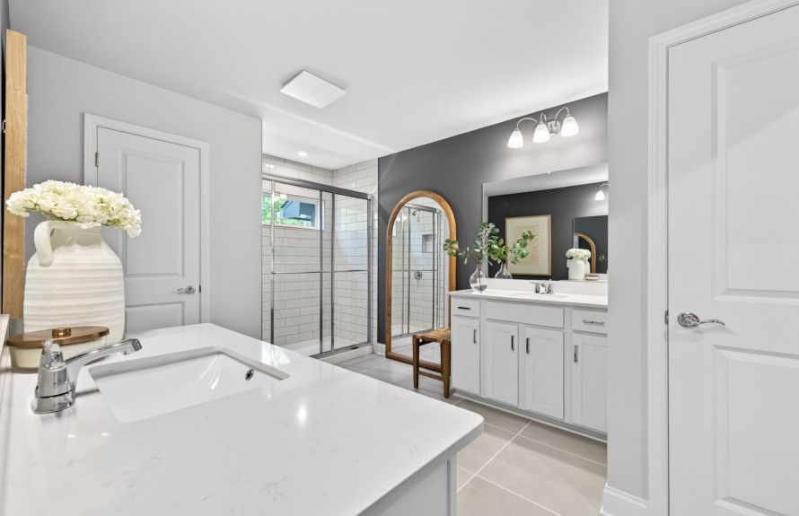 Spa-like owner's bath
