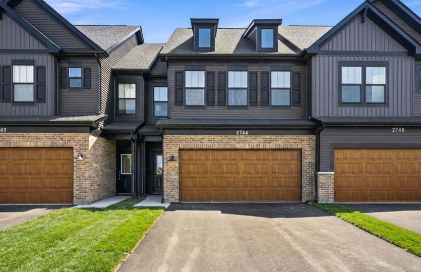 Ashton - Eola Preserve: Aurora, Illinois - Pulte Homes