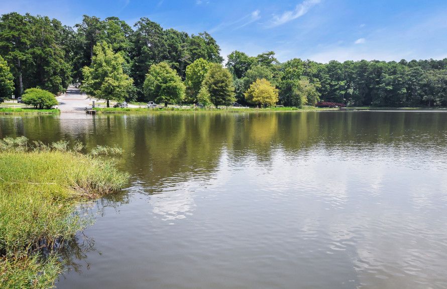 Lake Acworth