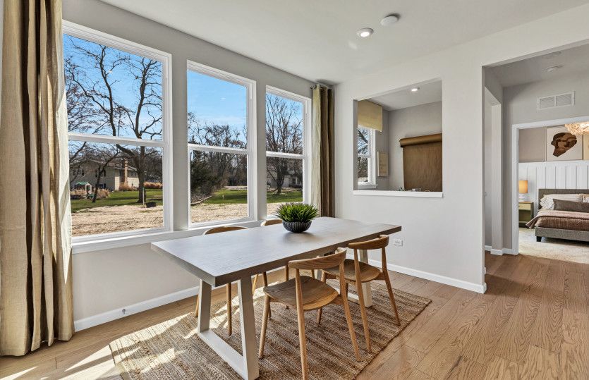 Cozy Cafe/Breakfast Nook