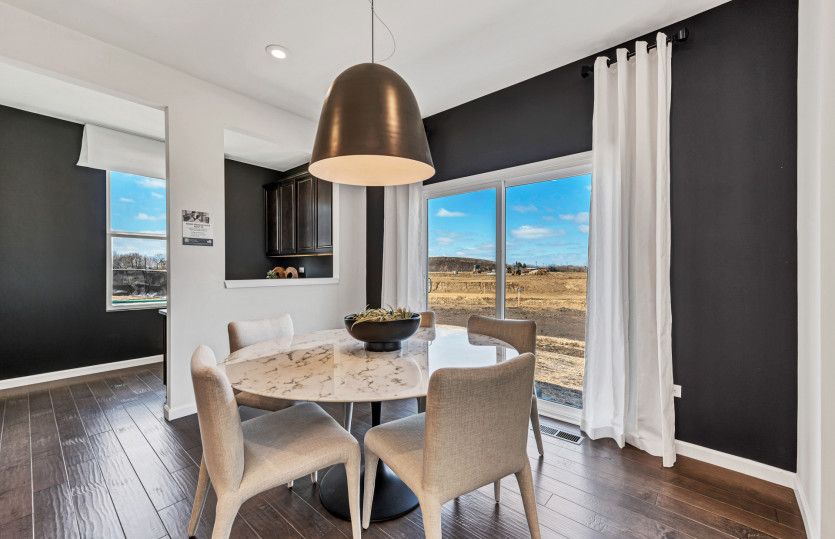 Café/Breakfast Area for Informal Dining
