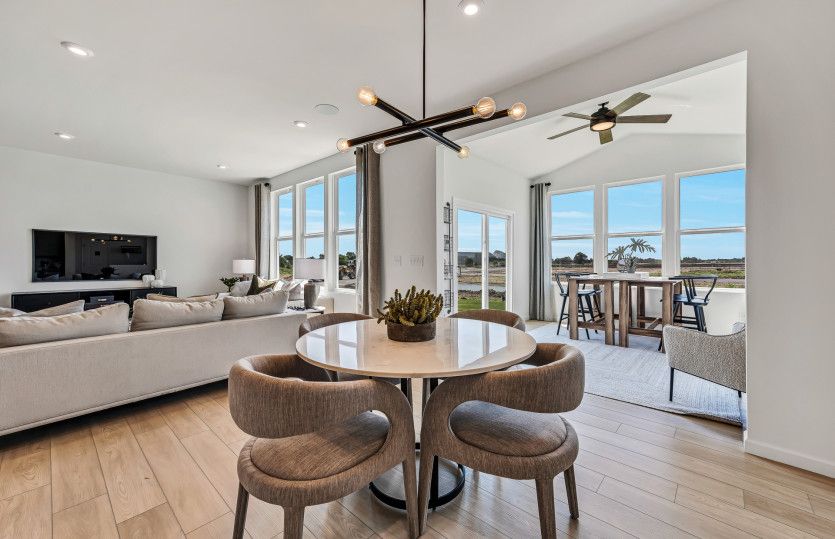 Café/Breakfast Area for Informal Dining