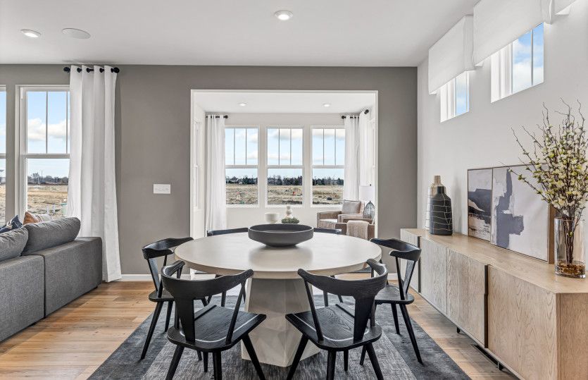 Café/Breakfast Area for Informal Dining