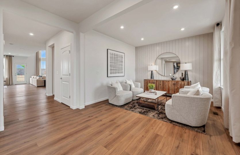 Flex Room, Adjacent to Foyer