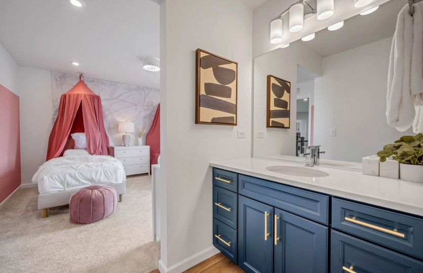Shared Bathroom in Secondary Bedroom