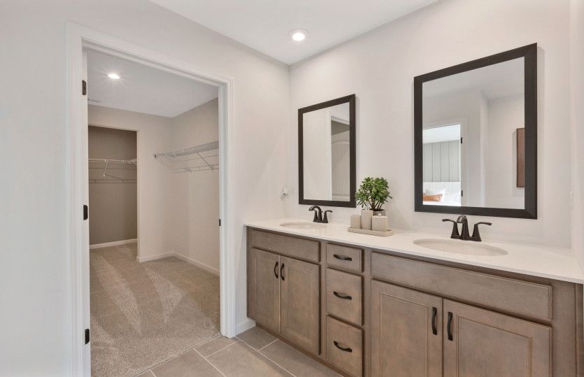 Spacious Owner's En-Suite