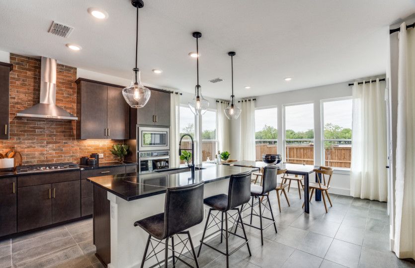 Eat-in bartop island and pendant lighting in kitchen