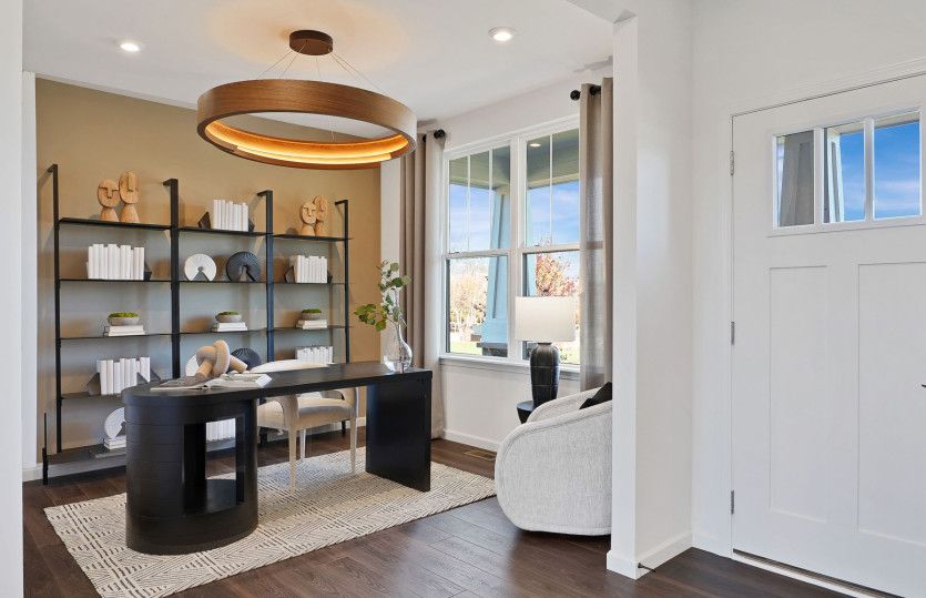Flex Room, Adjacent to Foyer