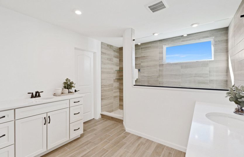 Dual Vanities in Owner's Bath