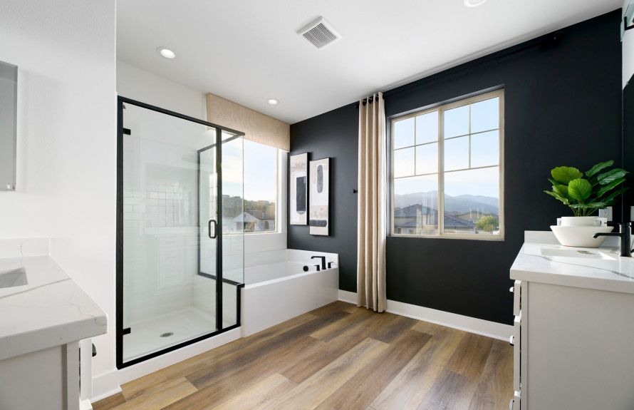 Stanwood Owner's Bathroom