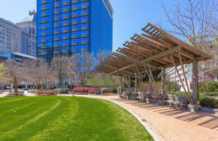 15 Mins to Downtown Greensboro