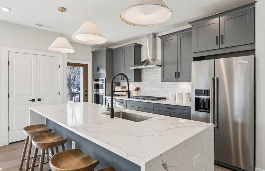 Oversized Island in the Gourmet Kitchen