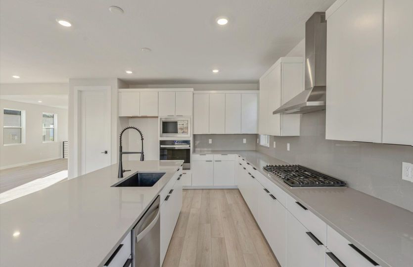 Sleek & Modern Kitchens
