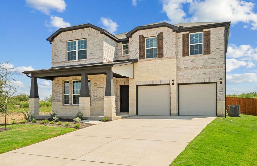 11808 Paseo De Los Lagos Lane. Manor, TX 78653