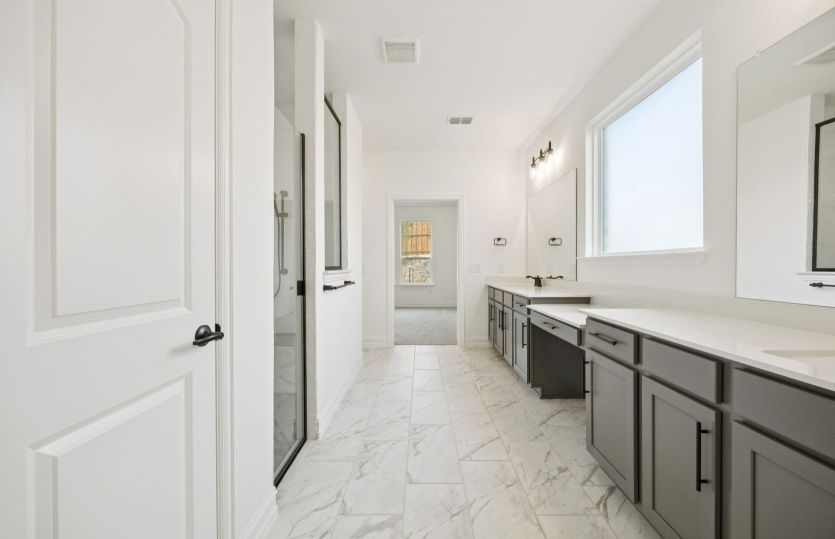 Spacious owner's bath *photos may depict options and features that aren't available