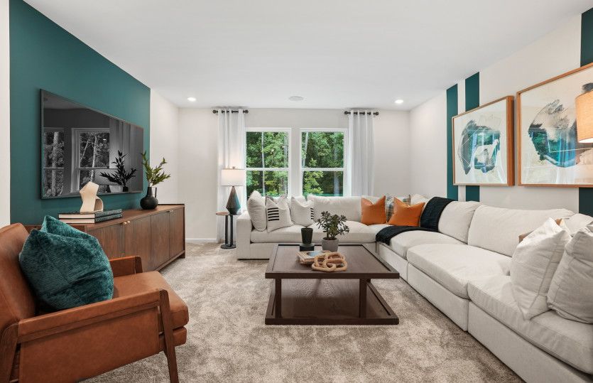 Large Loft Upstairs, Perfect for a Movie Night