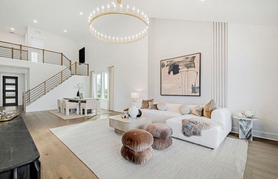 Rainier Model Gathering Room