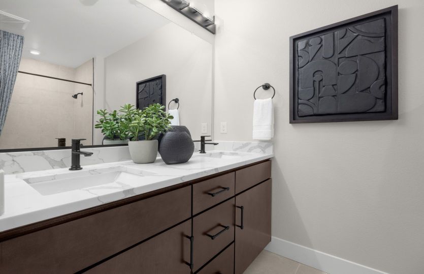 Bath 2 with dual vanity