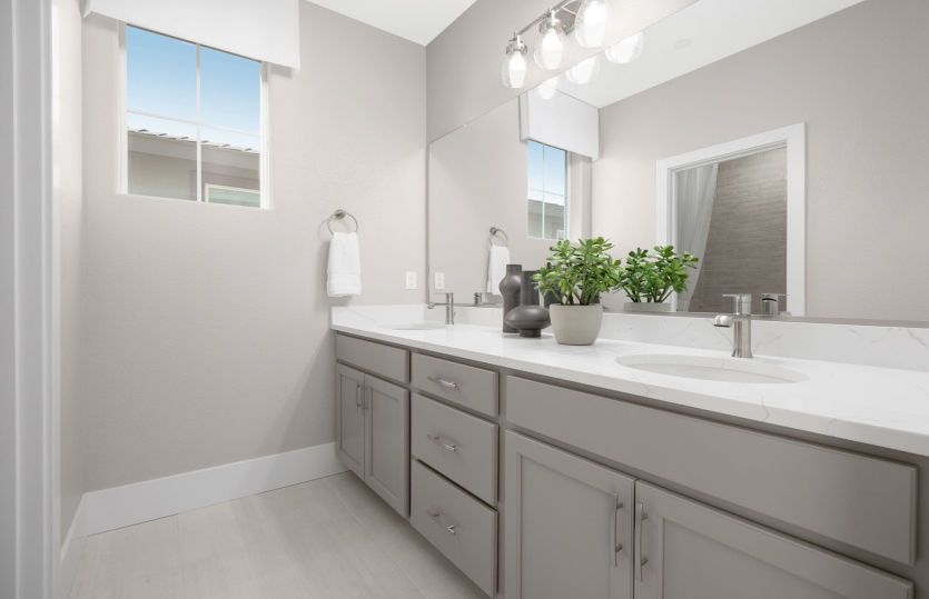 Bath 2 with dual vanity