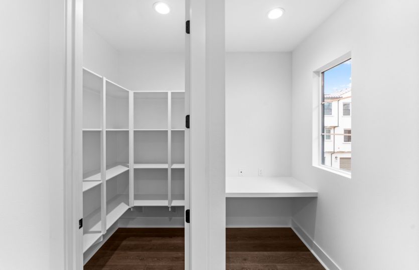 Desk Area & Pantry
