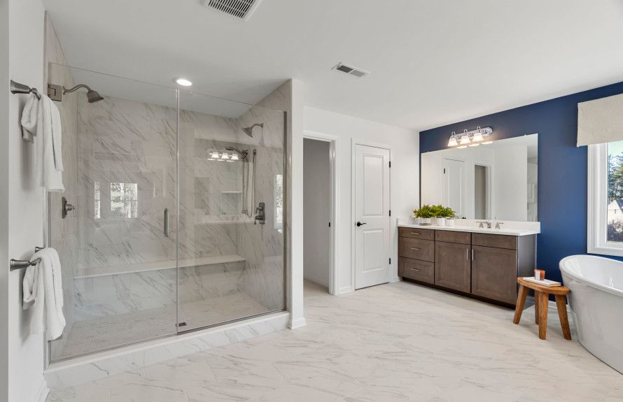 Elegant, Grand Owner's Bath