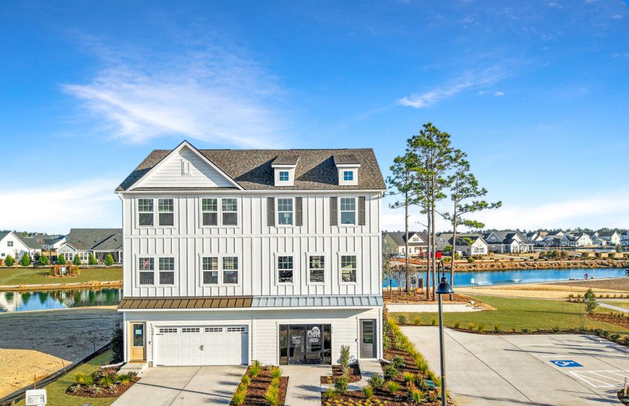 casa en Lakeside Townes at Riverlights por Pulte Homes