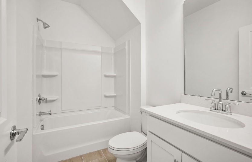 Secondary Bathroom with Bathtub