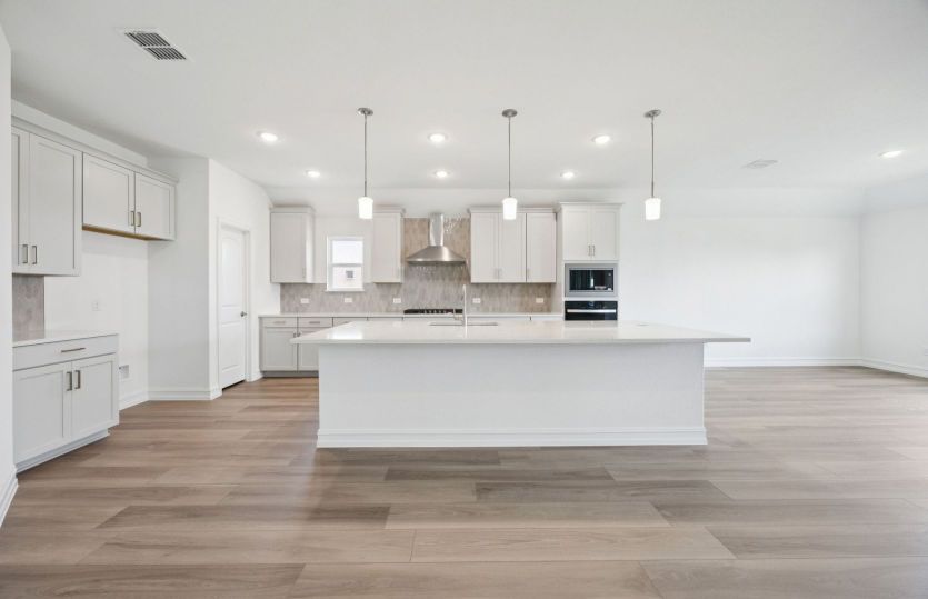 Eat-in island in kitchen