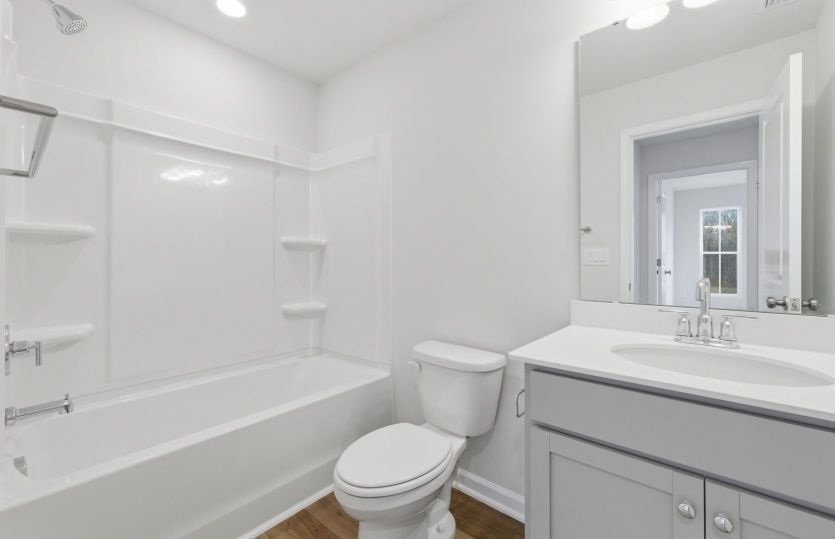 Hemingway #8 - Guest Bath with Tub-shower Combo - Great for Kids