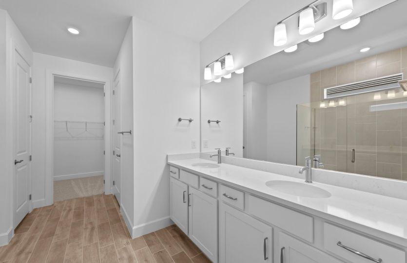 Owner's bathroom with dual-sink vanity