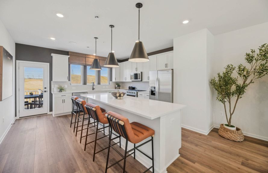 Kitchen Seats 4 Comfortably