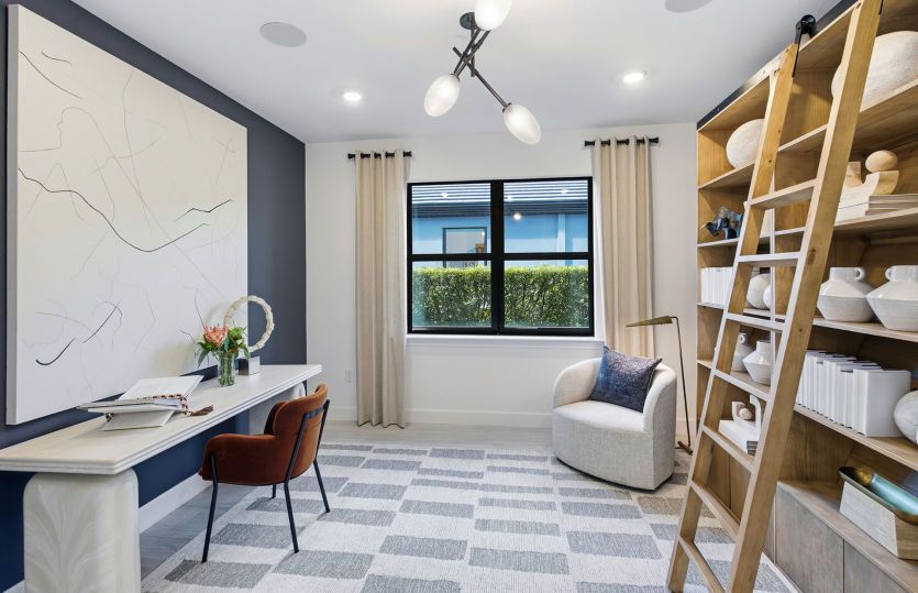 Flex room, perfect space for a home office