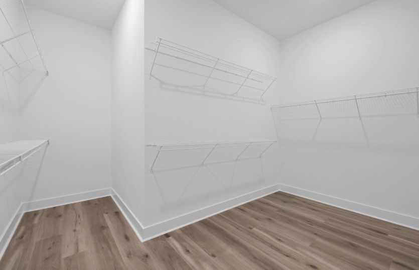 Mahogany | Owner's Walk-In Closet