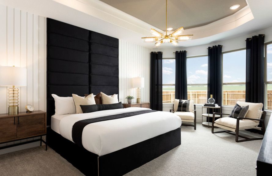 Luxurious Primary Suite