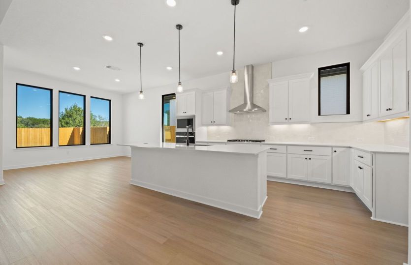 Kitchen & Dining