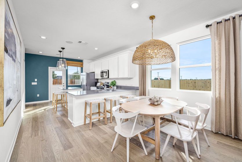 Kitchen & Dining