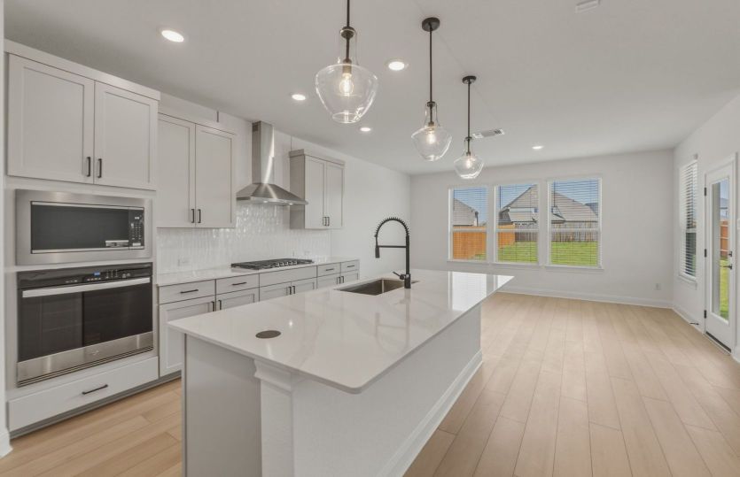 Kitchen & Dining