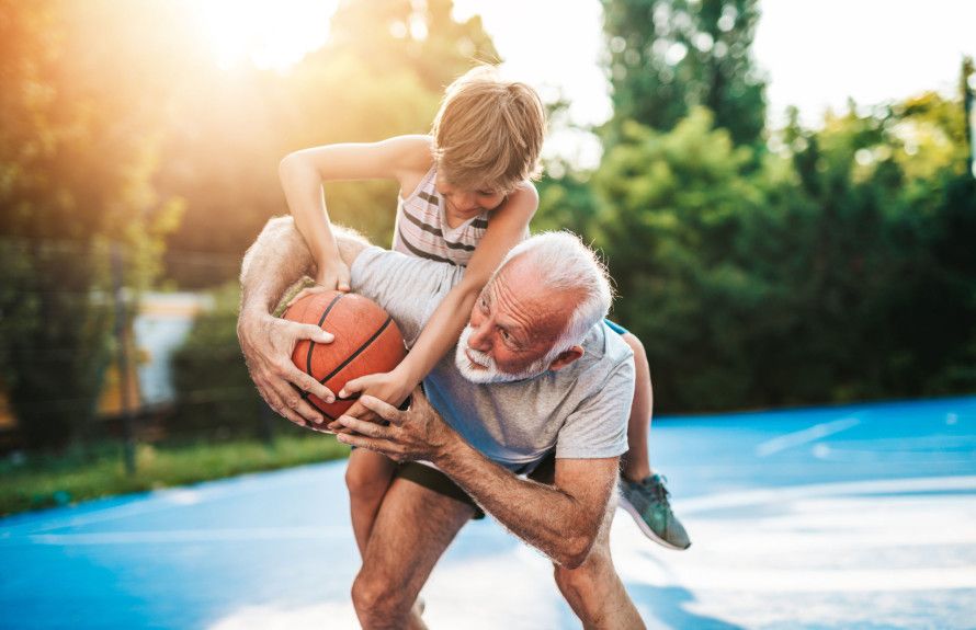 Minutes to Outdoor Courts