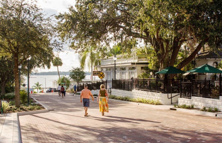 Minutes to DT Mount Dora