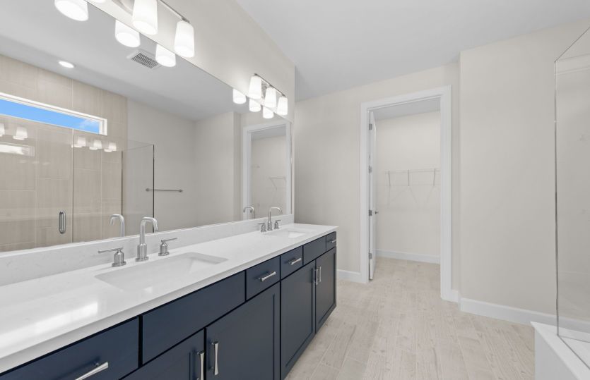Owner's bathroom with dual-sink vanity