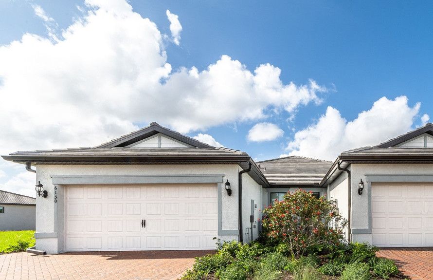 Villa & Single-Family Homes